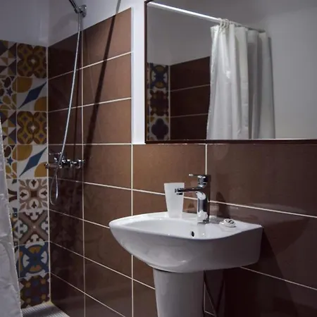 Sokaku I Te Marreve 4* Gjirokaster