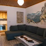 Sokaku I Te Marreve Gjirokaster