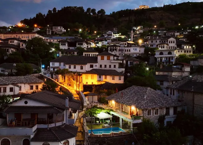Sokaku I Te Marreve Gasthof Gjirokastër