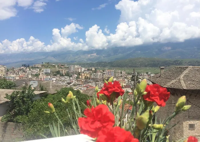 Sokaku I Te Marreve Gasthof Gjirokastër